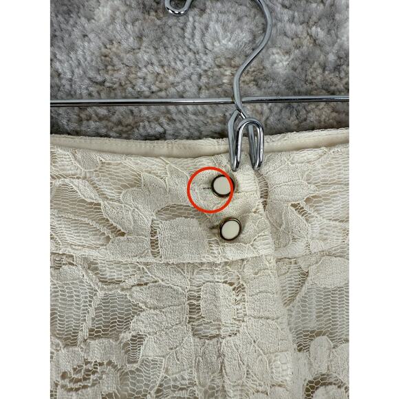 Max and Riley Size M Floral Lace Flat Front Shorts Ivory Button Zip Pockets - Picture 2 of 11